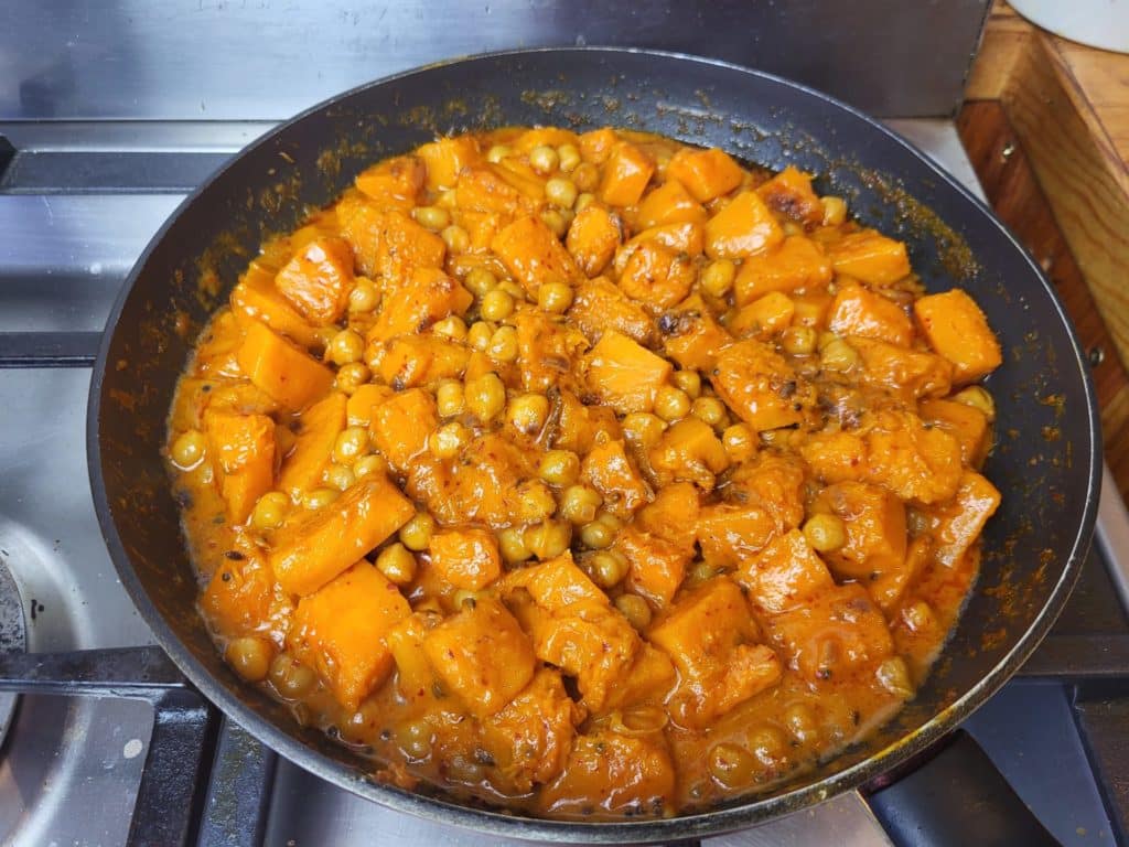 Photo butternut et pois chiches au curry rouge 1 - Bretagne, France